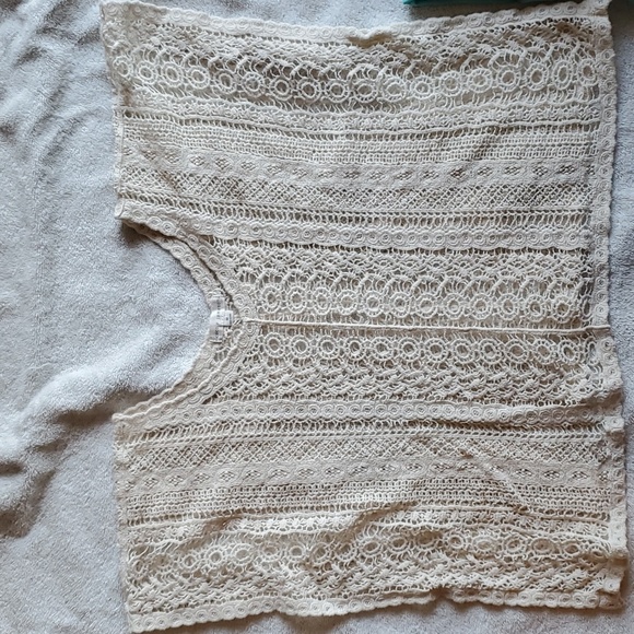 Simple crochet top in Ecru by Coco & Jameson in EUC Size Medium no snags - Picture 1 of 3